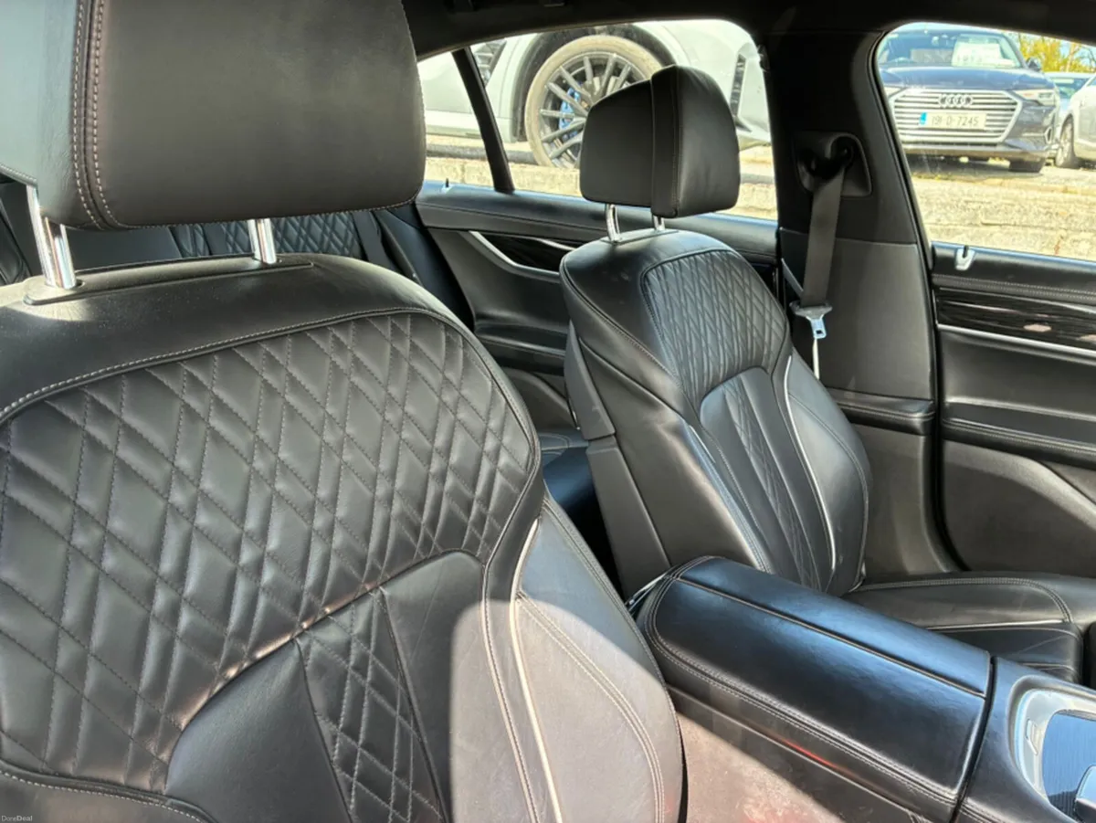 BMW 7-Series 730D M SPORT - Image 5