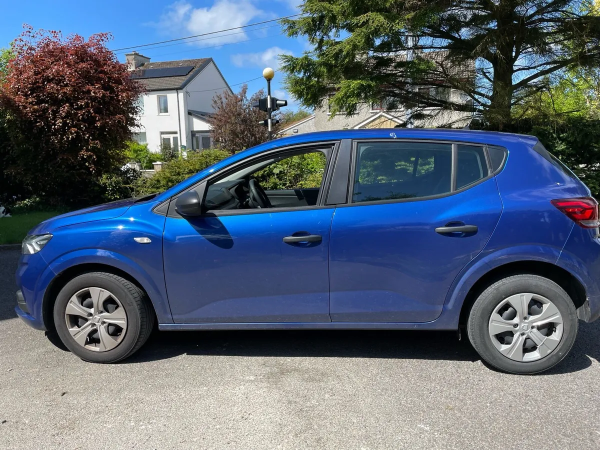 Car - Image 2