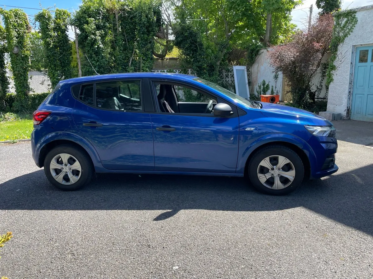 Car - Image 4
