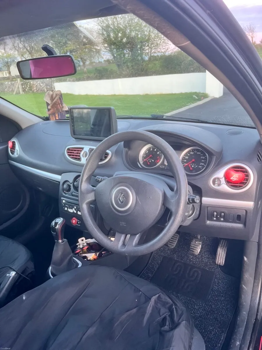 Renault Clio - Image 4