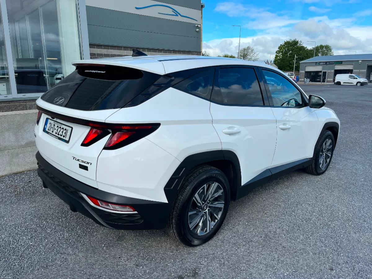 Hyundai Tucson 1.6CRDI Comfort Plus 5DR*QUALITY AS - Image 3