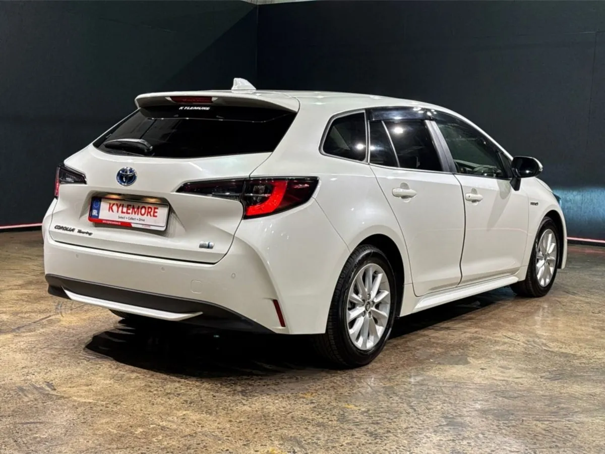 Toyota Corolla TOURING ESTATE - HYBRID 1.8 AUTOMAT - Image 4