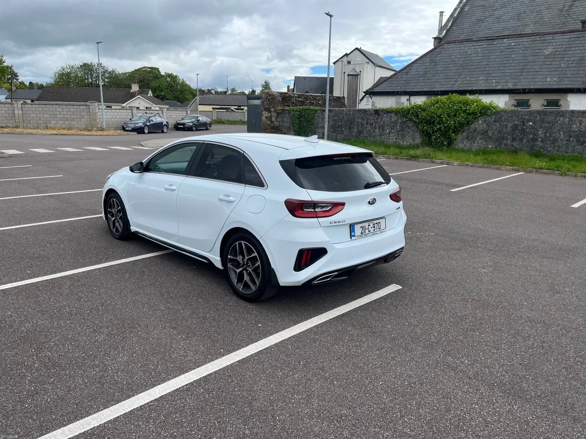 Kia Ceed 2021 - Image 2