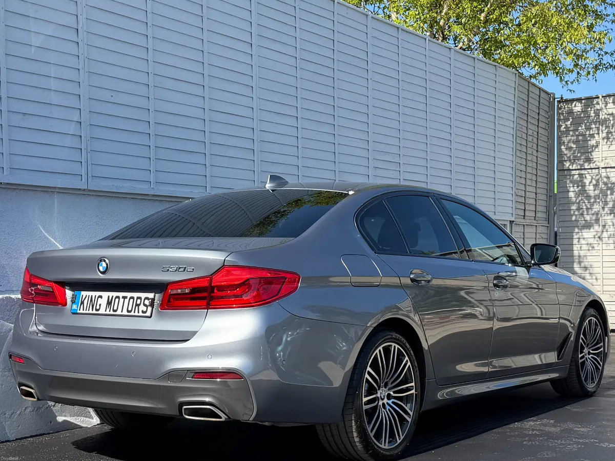 BMW 5-Series 2020 530E M SPORT / ONE OWNER - Image 3