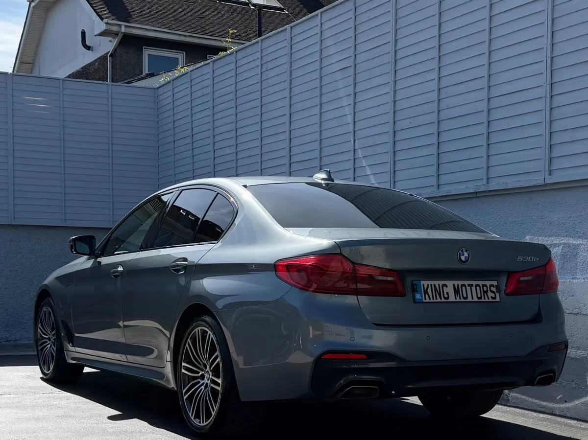 BMW 5-Series 2020 530E M SPORT / ONE OWNER - Image 4
