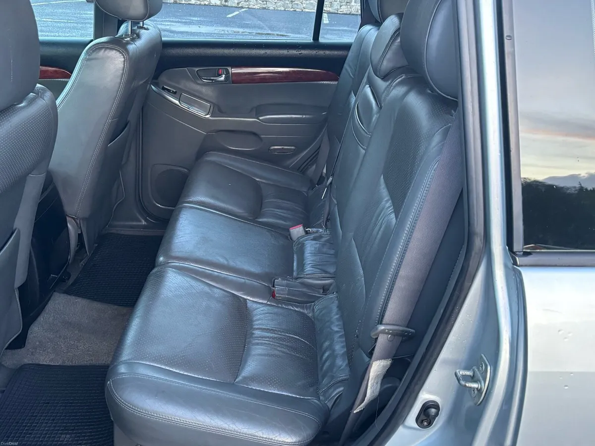 Toyota Land Cruiser - Image 4