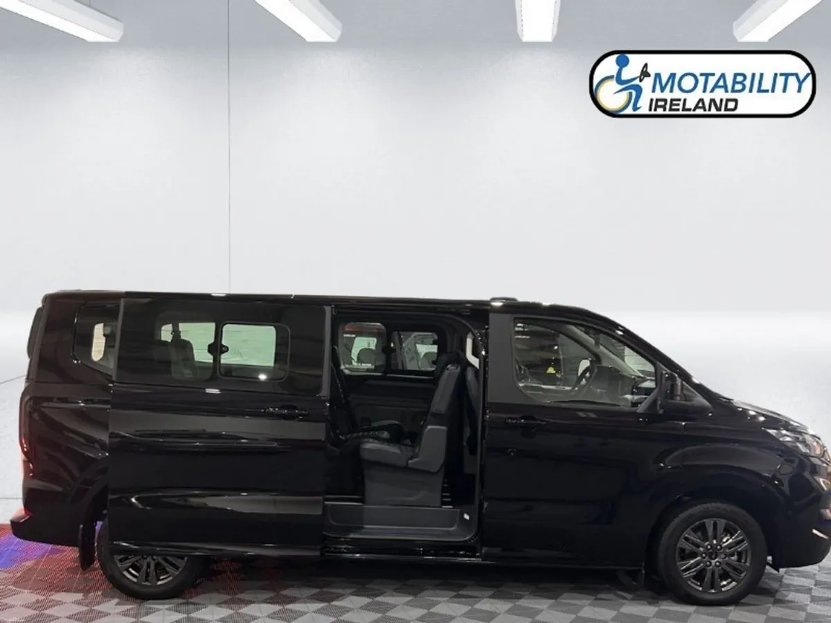 Ford Tourneo Custom PHEV Wheelchair Accessible - Image 4