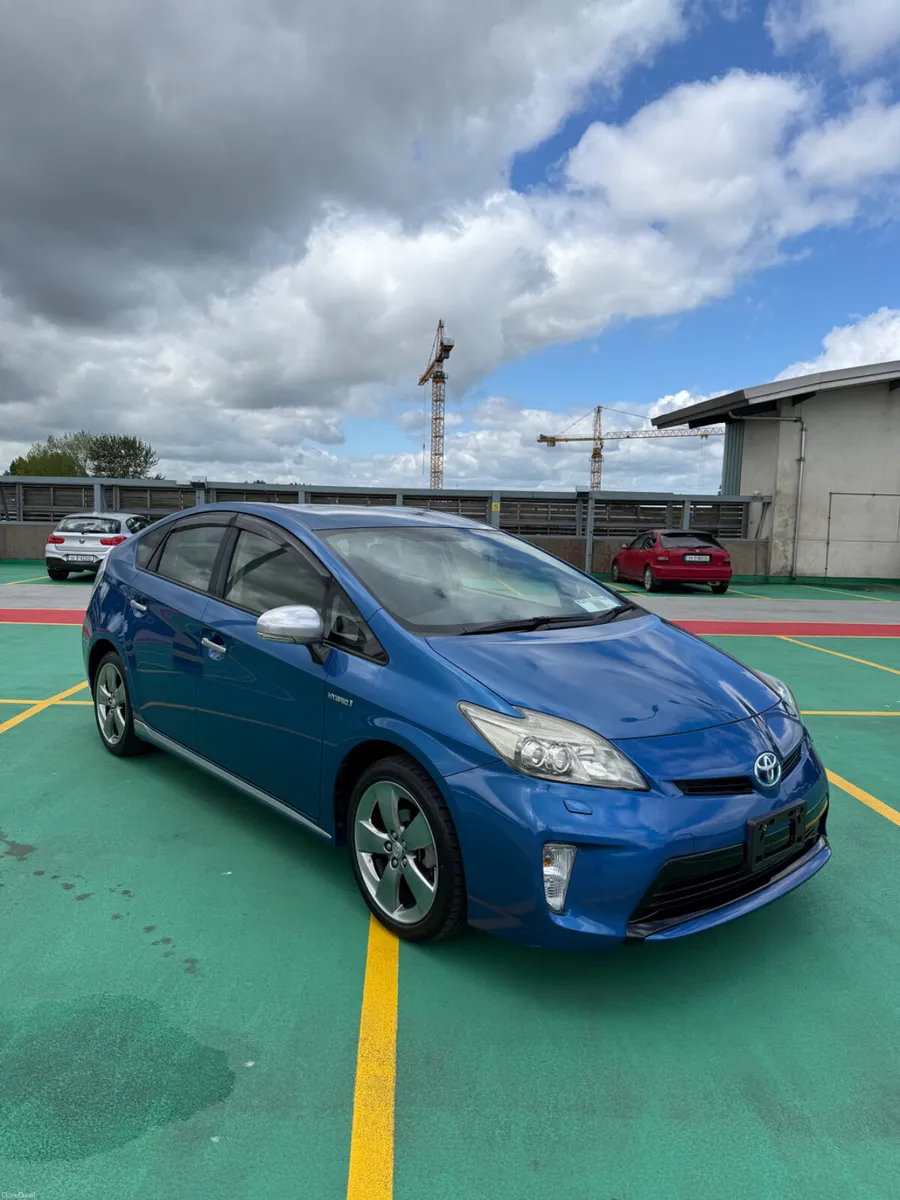 13 Toyota Prius 1.8 Hybrid - LOW MILEAGE HIGH SPEC - Image 1