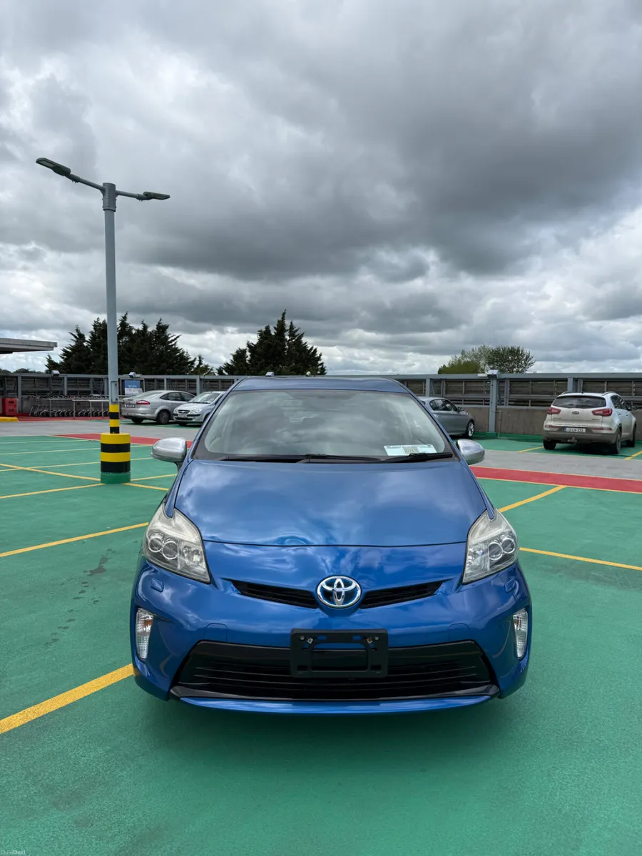 13 Toyota Prius 1.8 Hybrid - LOW MILEAGE HIGH SPEC - Image 2