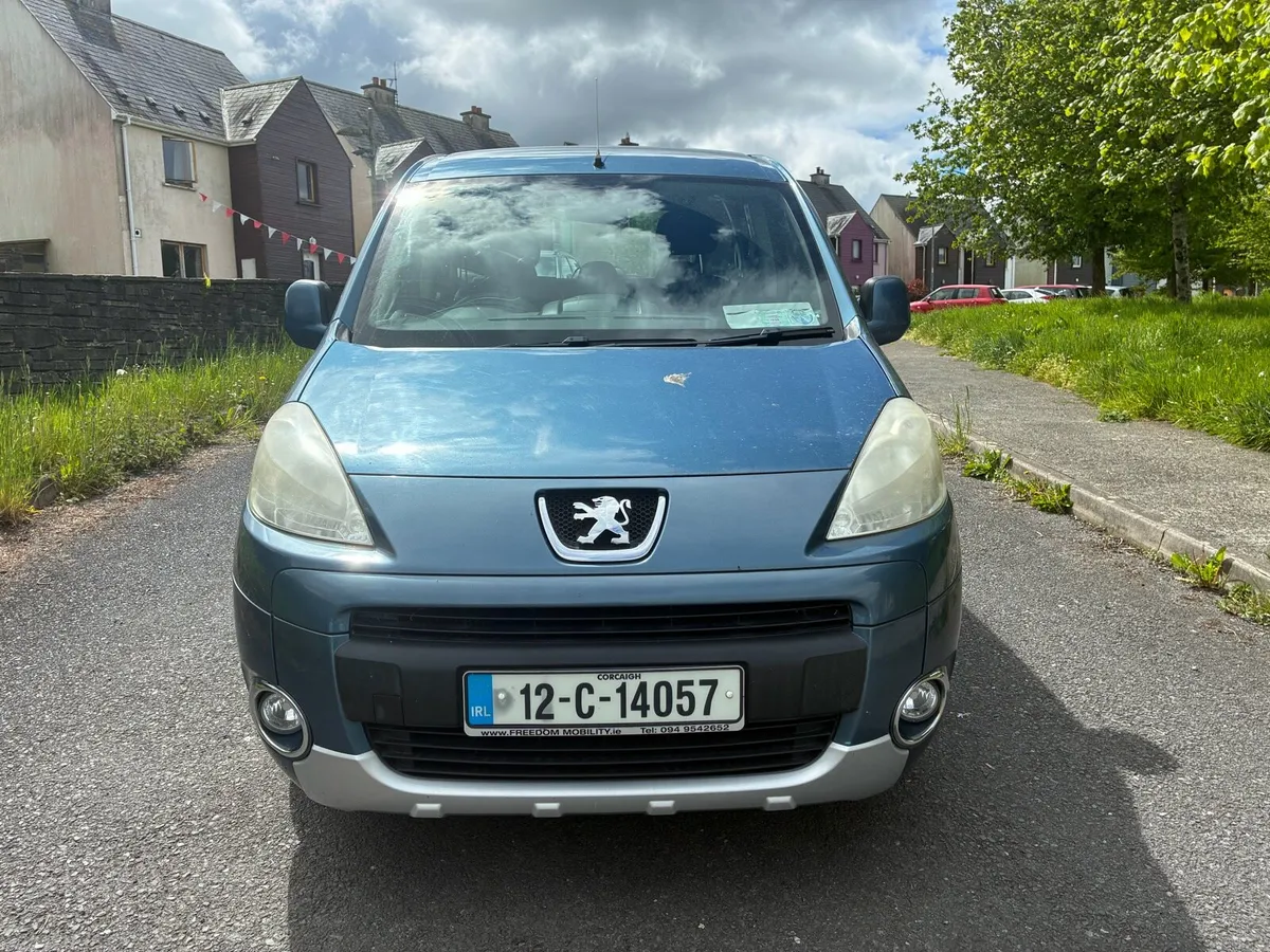 12 PEUGEOT PARTNER 1.6 WHEELCHAIR LOW MILAGE €4500 - Image 2