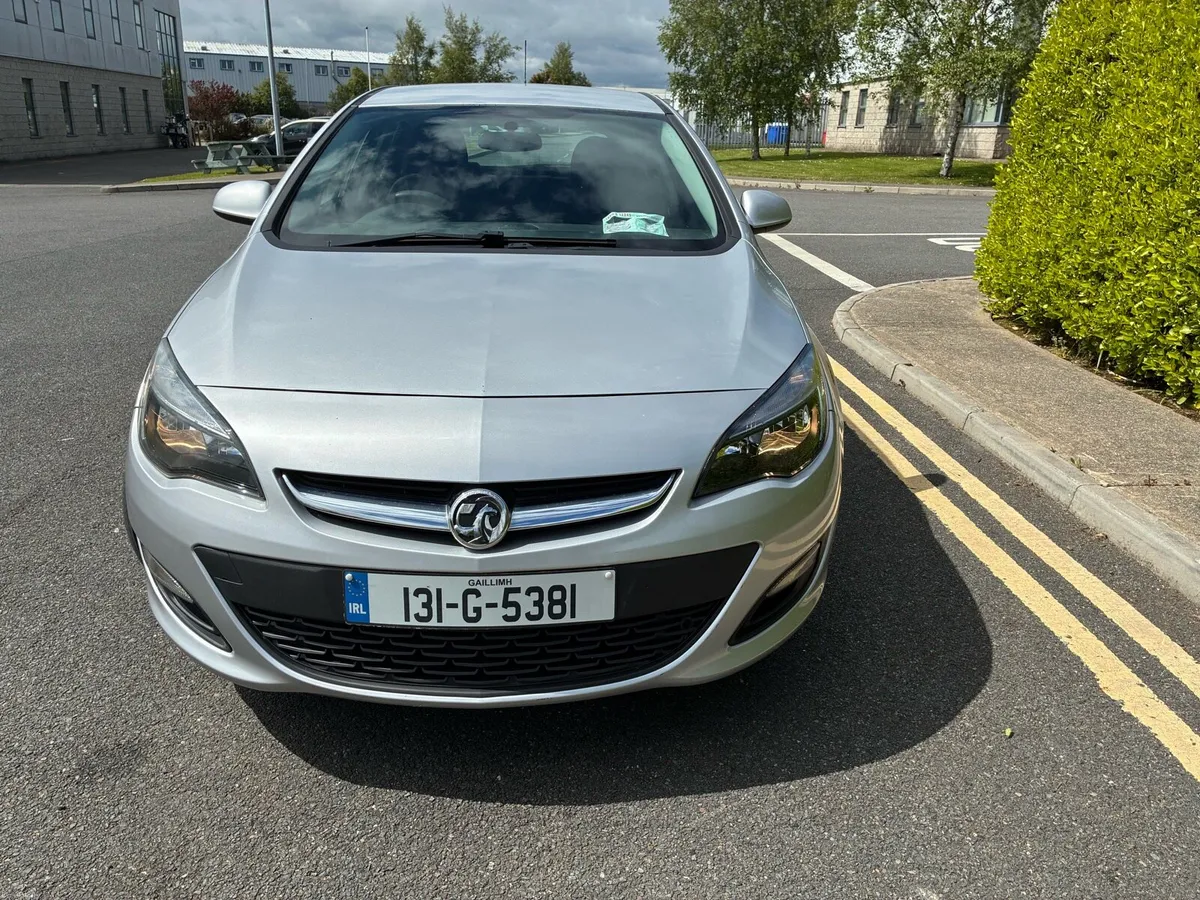 Opel Astra 1.4 petrol 2013 silver - Image 2