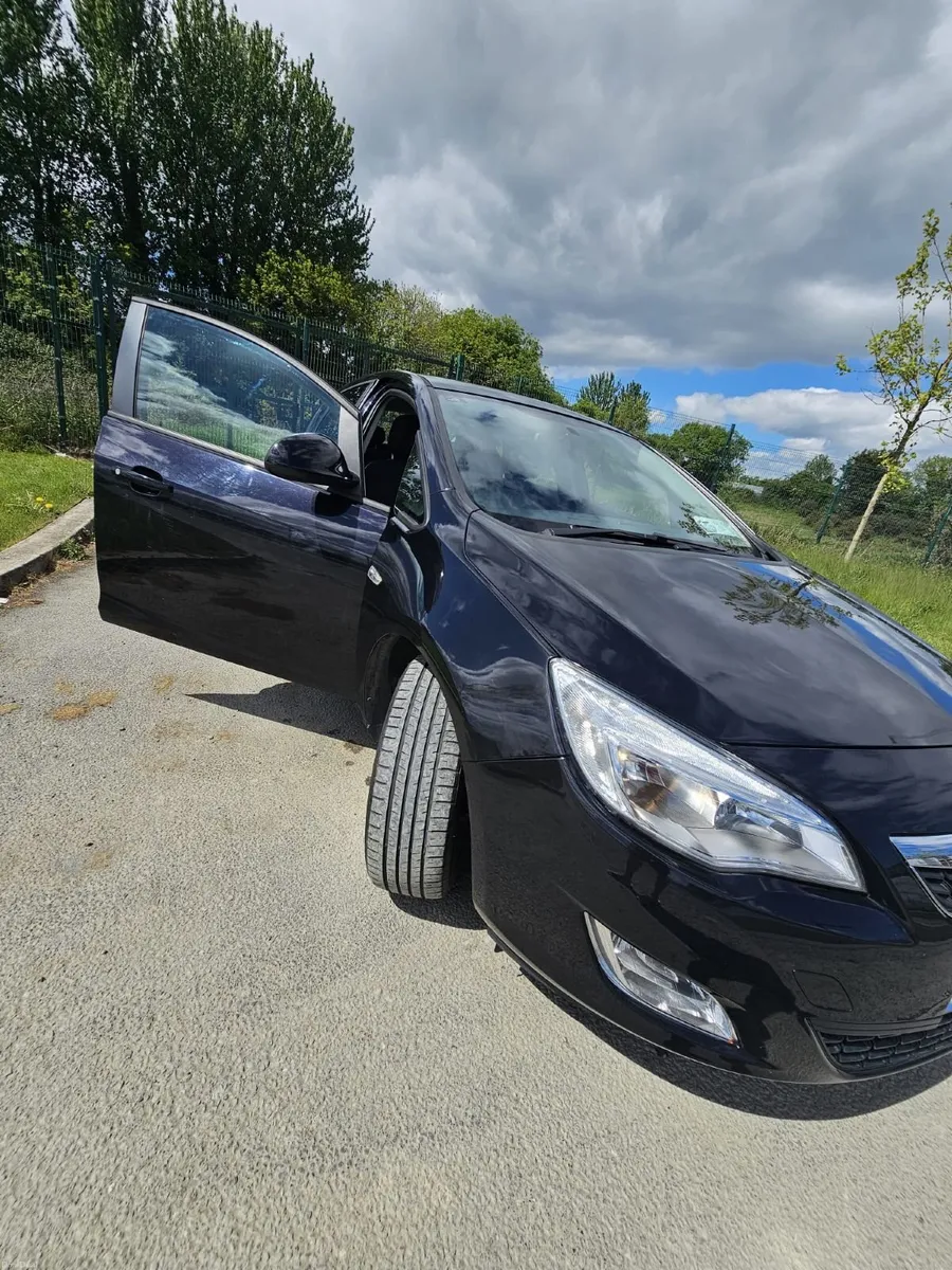 Opel Astra 2010 - Image 3
