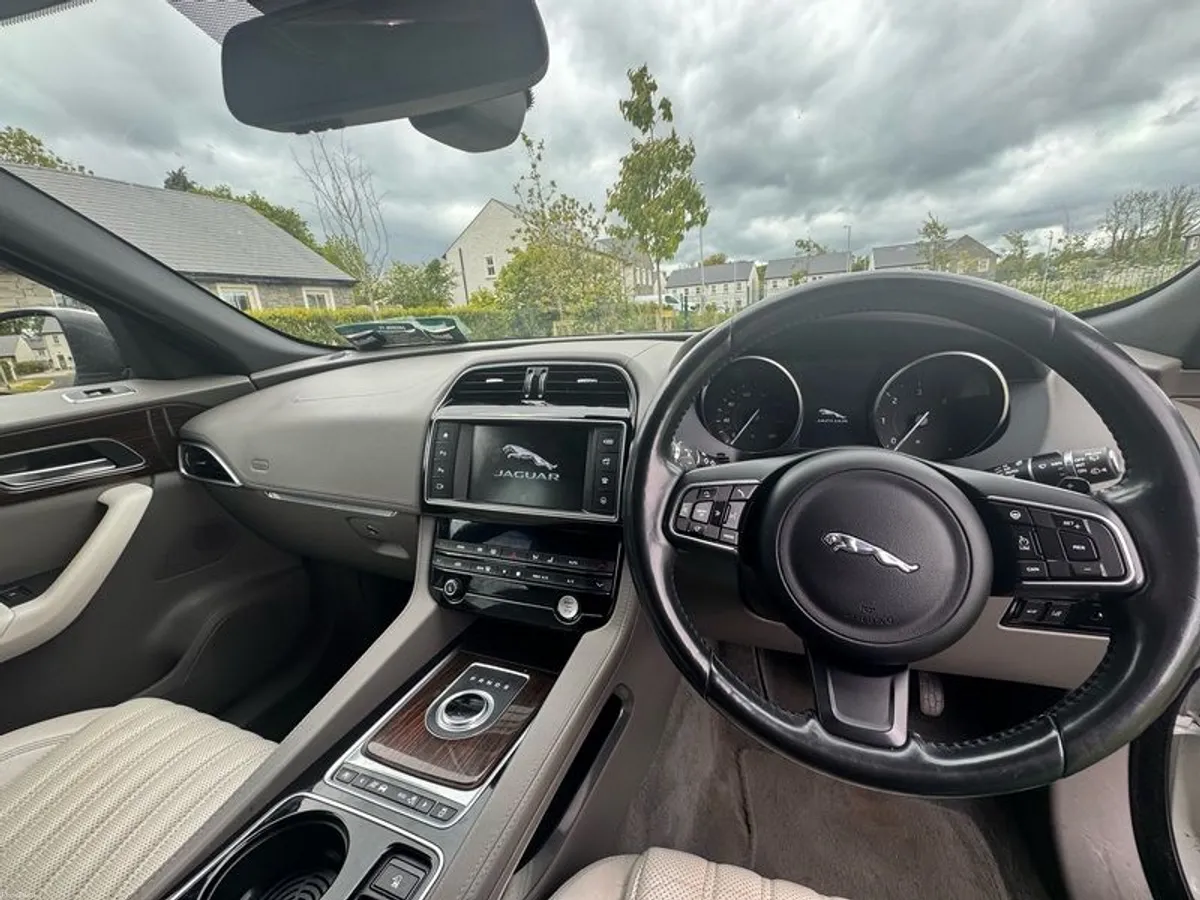 2016 Jaguar F-pace - Image 4