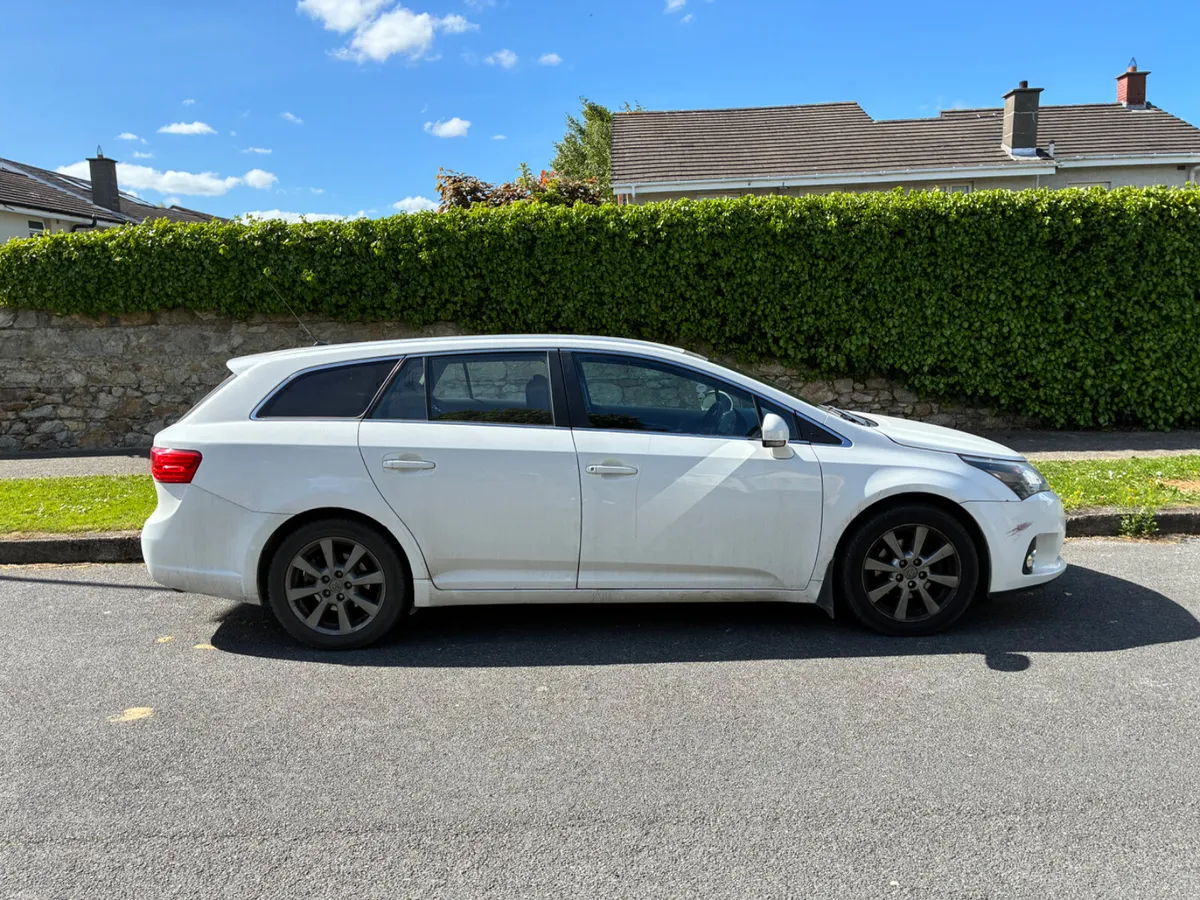 Toyota Avensis estate - €1,675 - Image 4