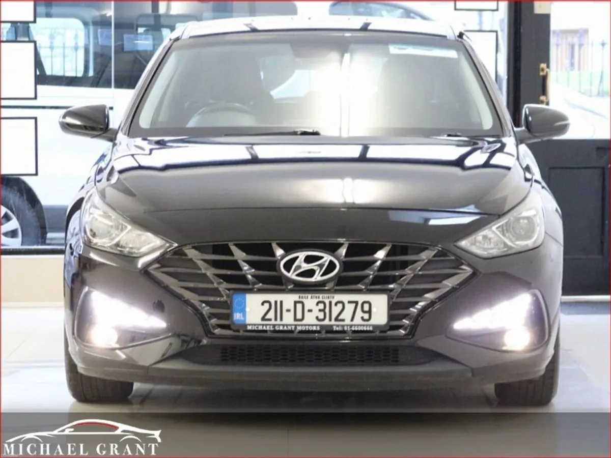 Hyundai i30 1.0 PETROL DELUXE ONLY 95KM / 2 OWNER - Image 2