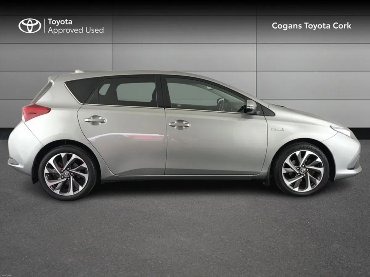 Toyota Auris HYBRID SOL 5DR 4DR AUTO - Image 3