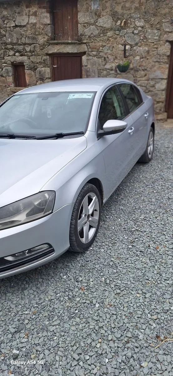 Volkswagen Passat 2012 - Image 2