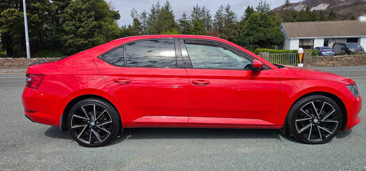 Skoda Superb 2.0 TDI Ambition 2017 - Image 3