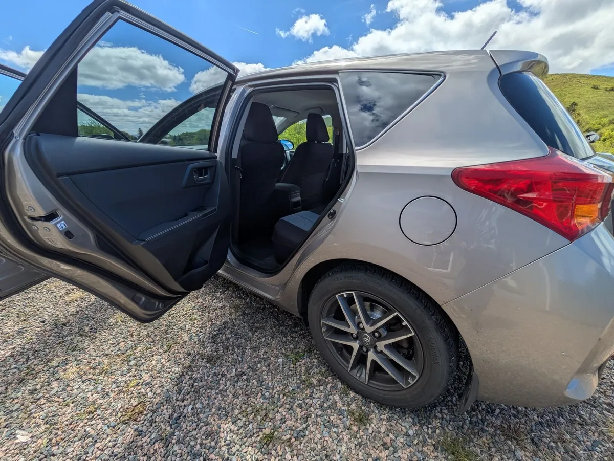 Toyota Auris 2015 1.4 Diesel SOL - Image 2