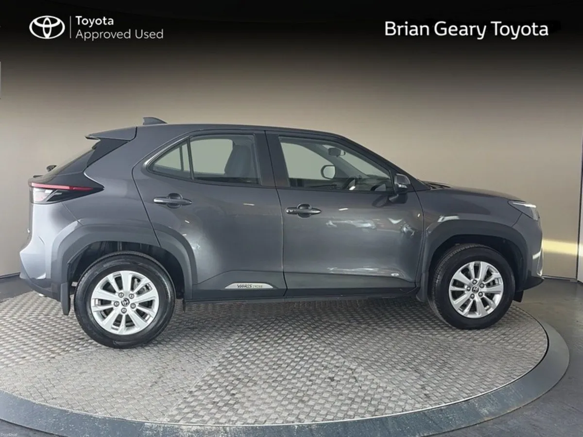 Toyota Yaris Cross HYBRID LUNA - Image 3