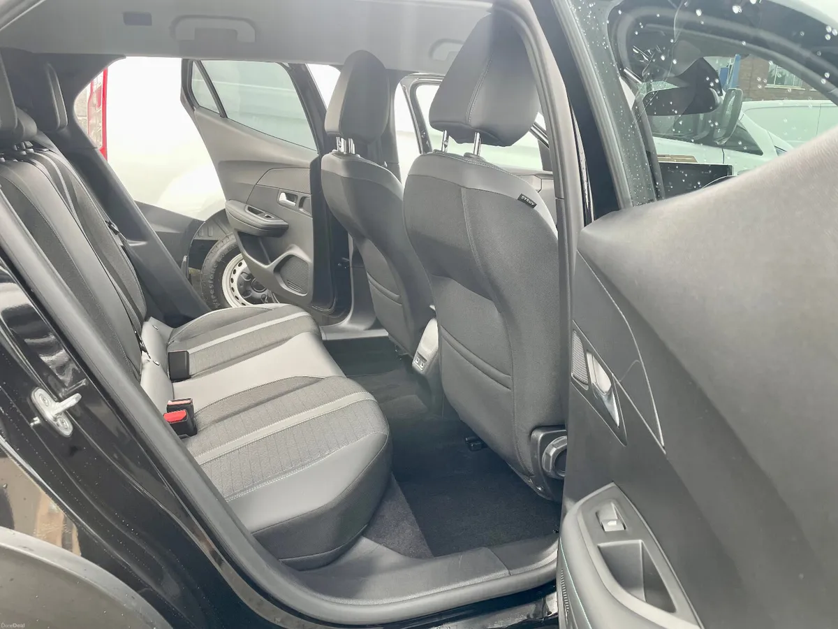 Peugeot 2008 Allure 1.2 Petrol 100BHP Manual,2022 - Image 4