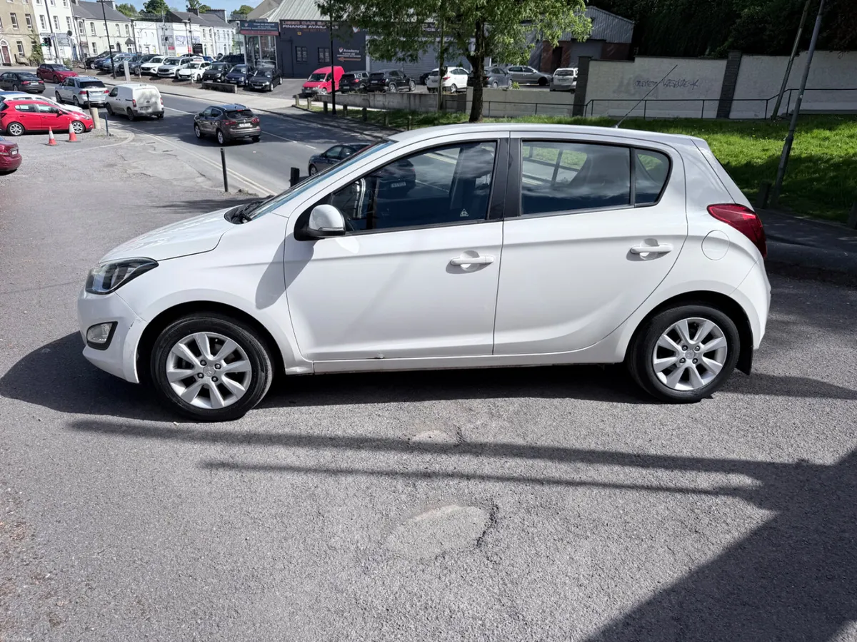 Hyundai i20 1.2 Petrol low Miles New NCT - Image 5