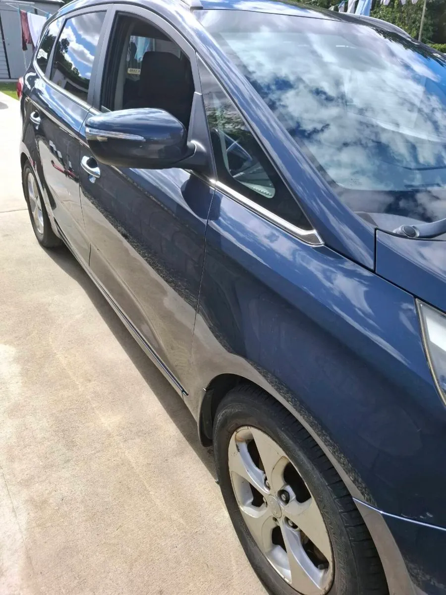 Kia Carens - Image 3