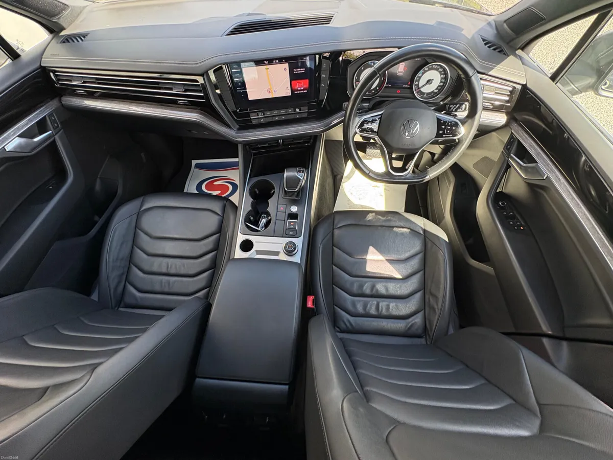 Volkswagen Touareg 2023 - Image 4