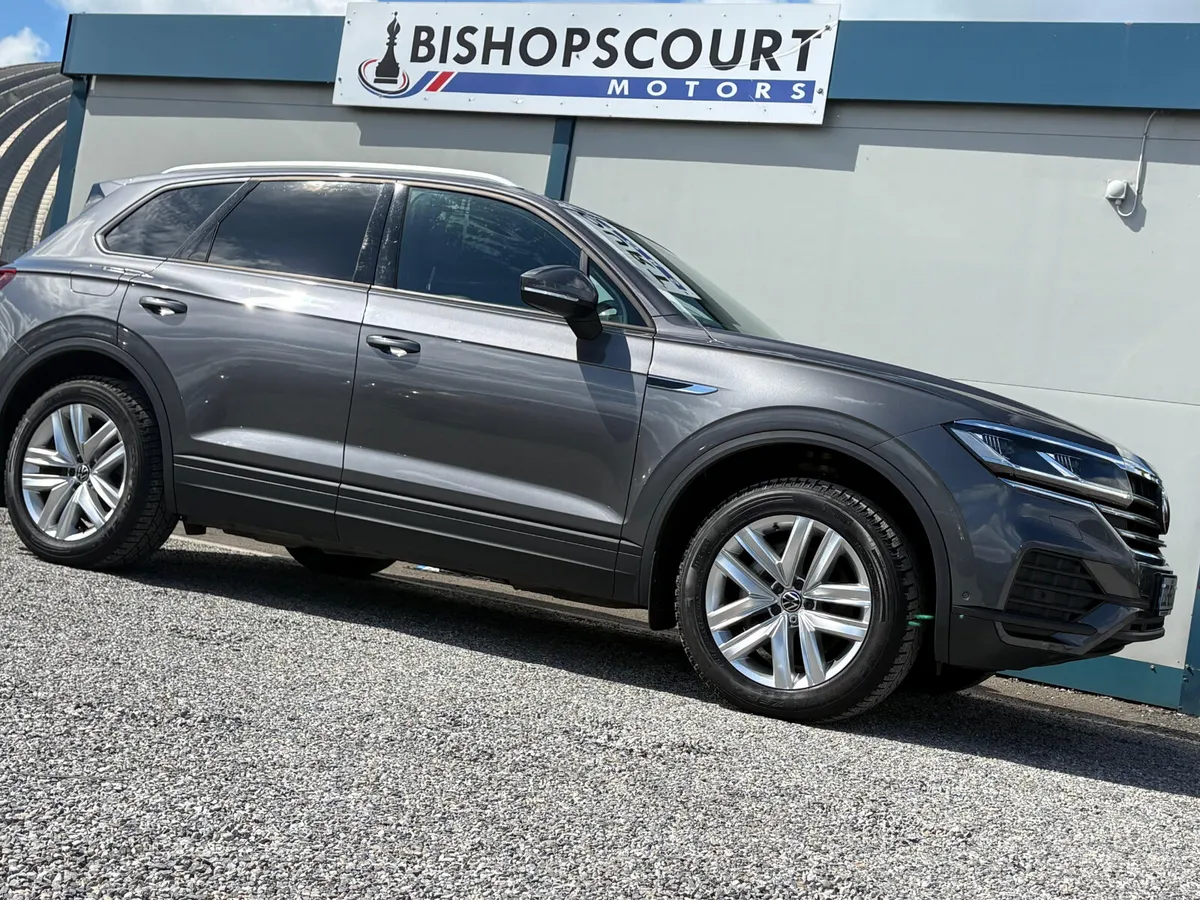 Volkswagen Touareg 2023 - Image 3