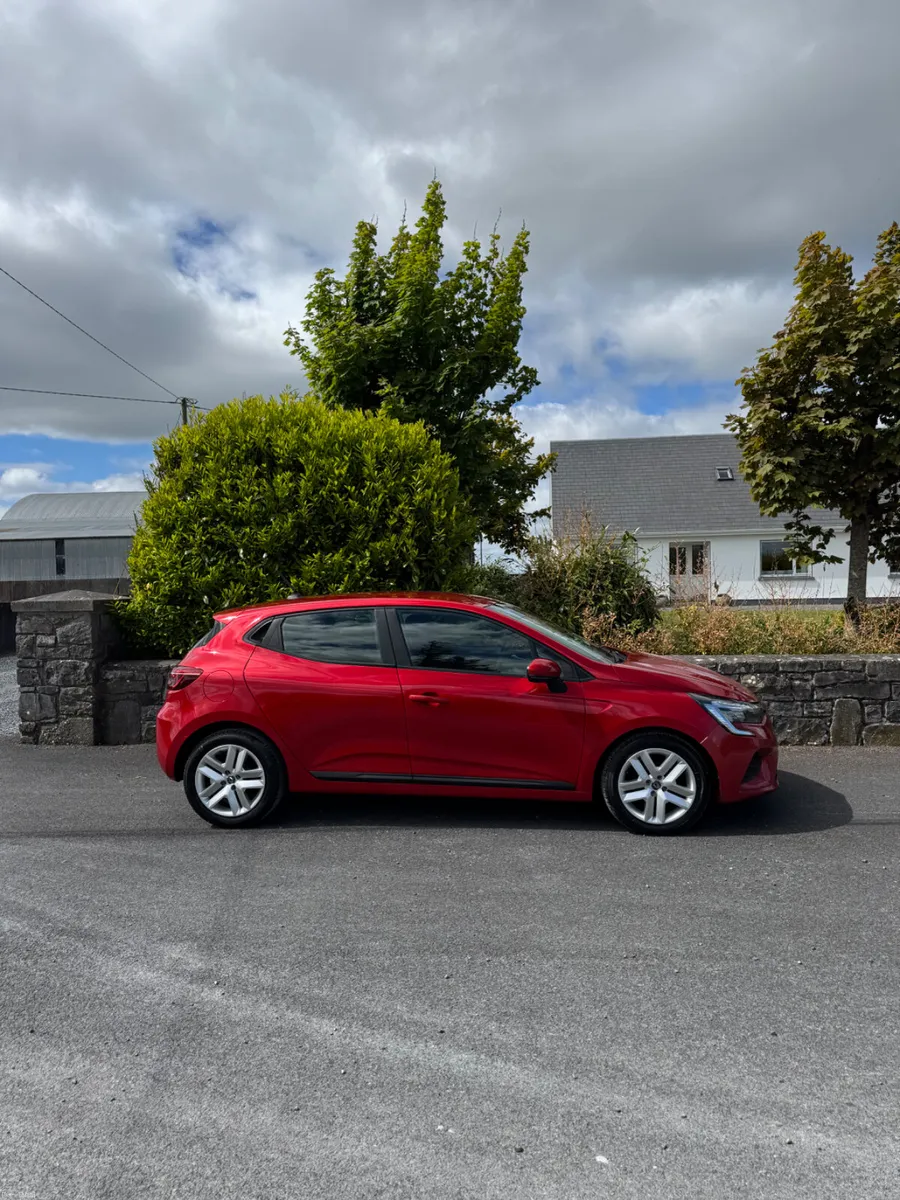 Renault Clio 2022 - Image 2