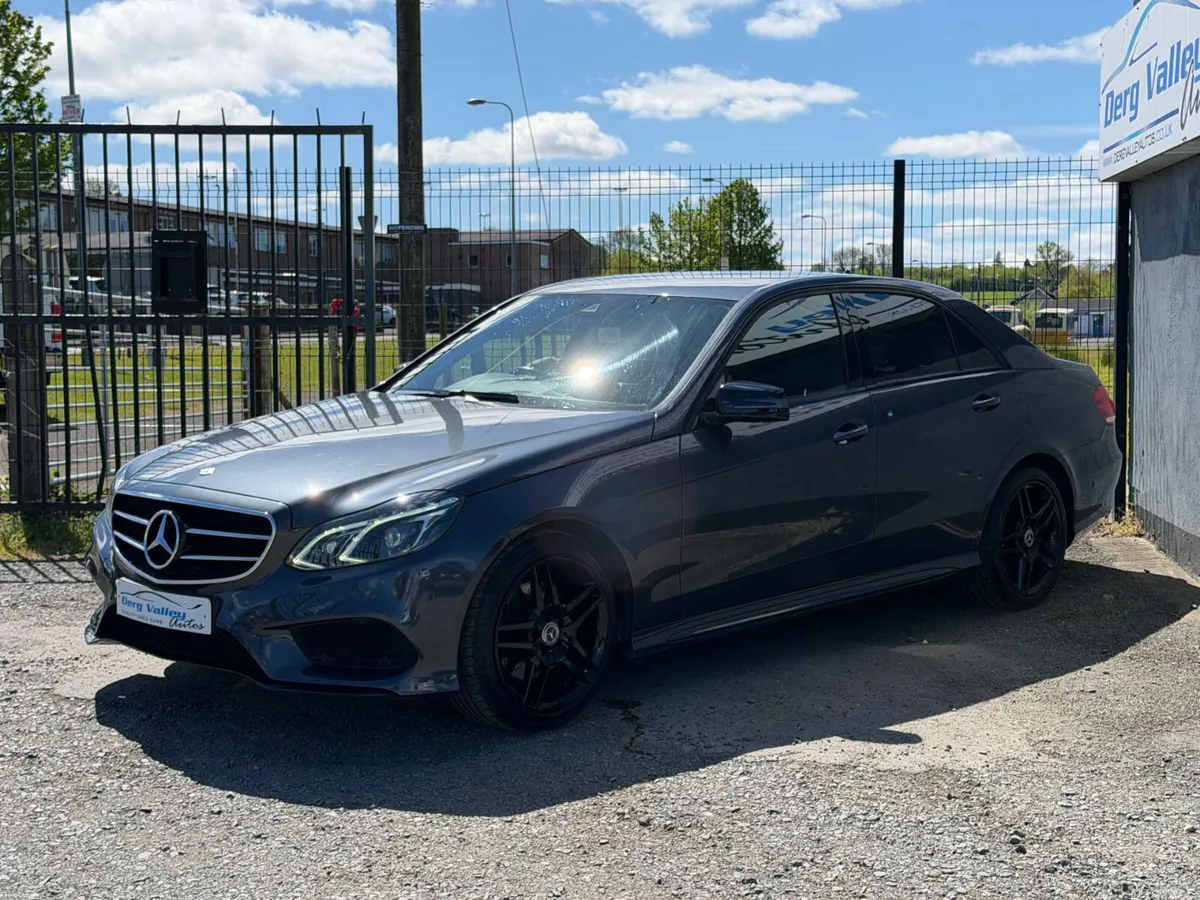 MERCEDES-BENZ E-CLASS 2.1 E220 AMG Night Edition B - Image 4
