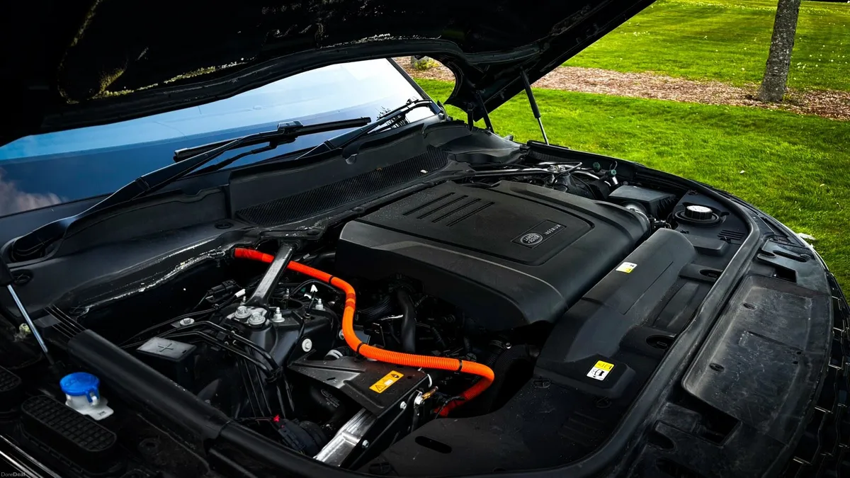 211 Range Rover Sport P400e - Image 4