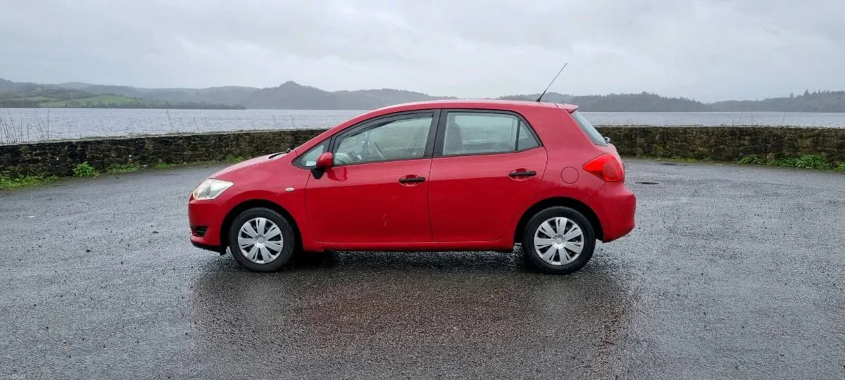 Toyota Auris Terra Red Diesel 1.4L - Image 2