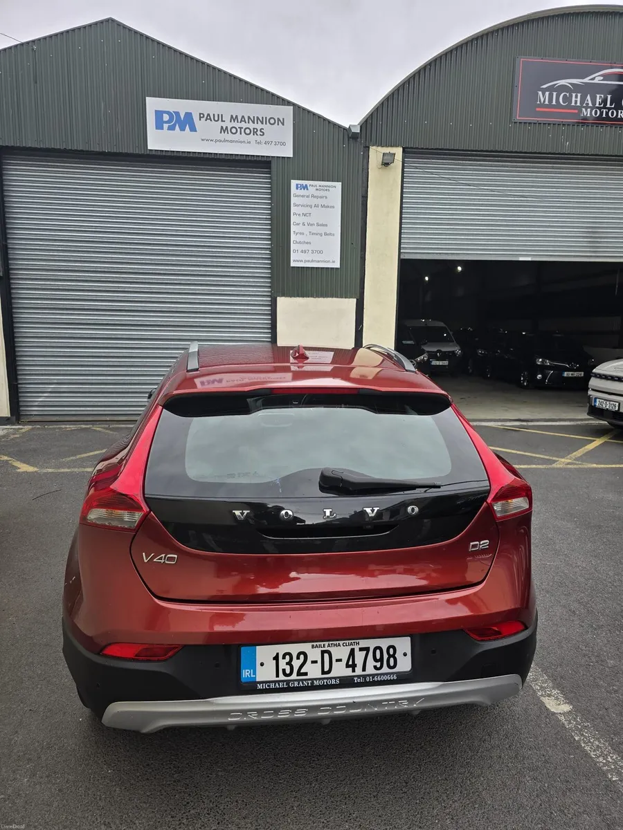 Volvo v40 country cross ( Low millage) - Image 2