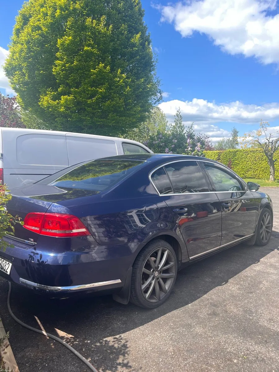 2011 Volkswagen Passat 1.6L Diesel - Image 3