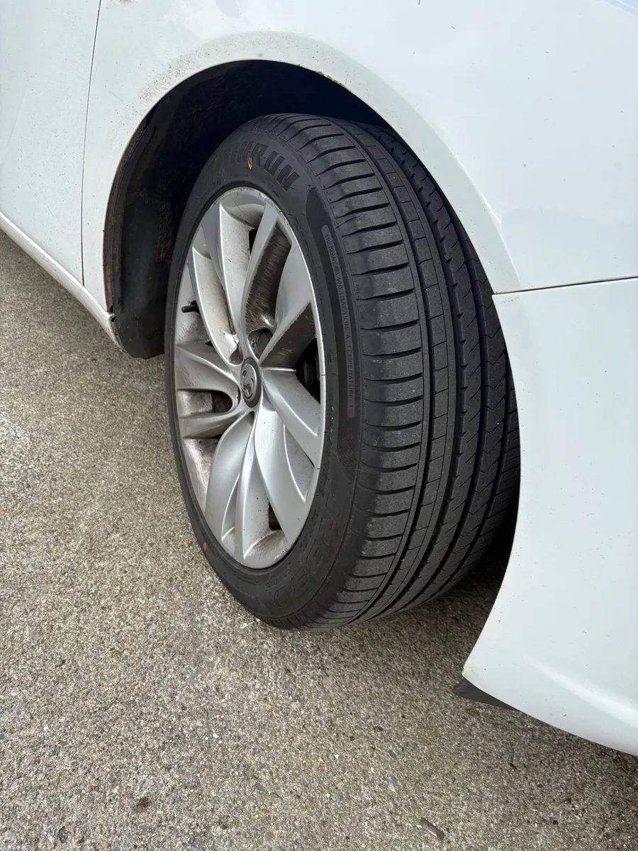 Vauxhall Insignia 2012 - Image 4