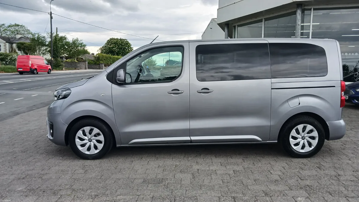 202 TOYOTA PROACE VERSO  9 SEATER - Image 2