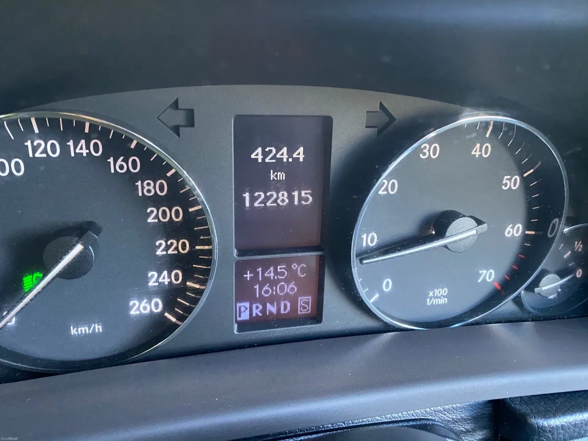 MERCEDES BENZ 122kms FULL HISTORY - Image 3