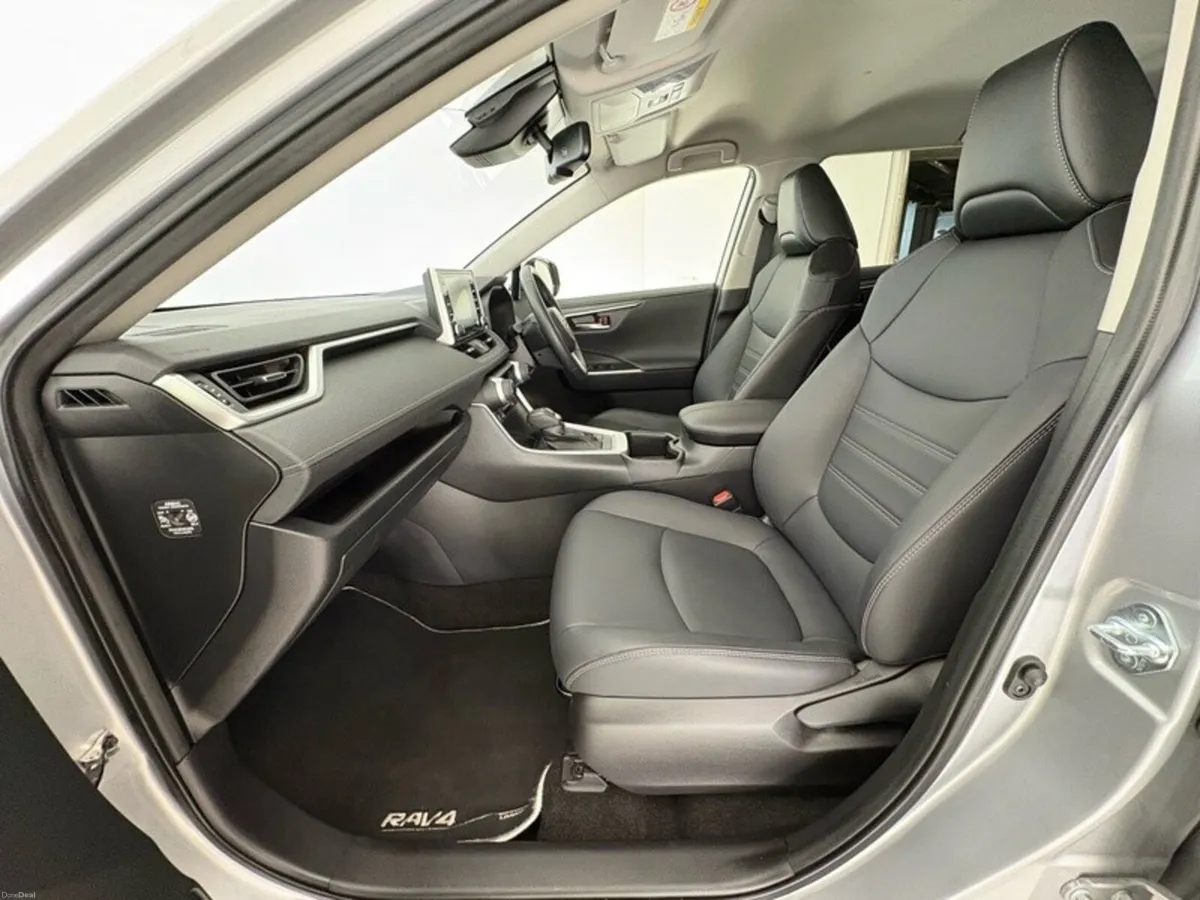 Toyota RAV4 Sol Hybrid - Image 6