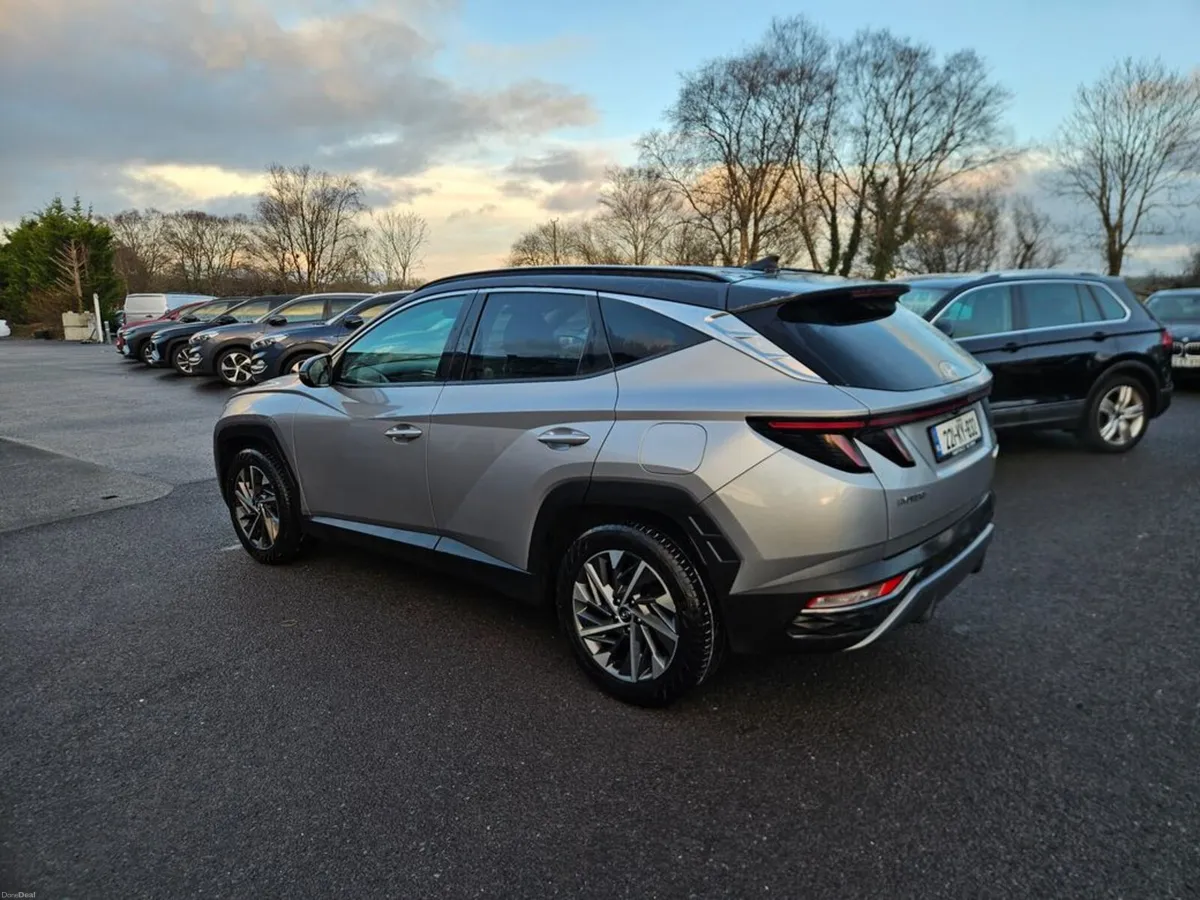 Hyundai Tucson Executive Plus 2tone 5DR - Image 3