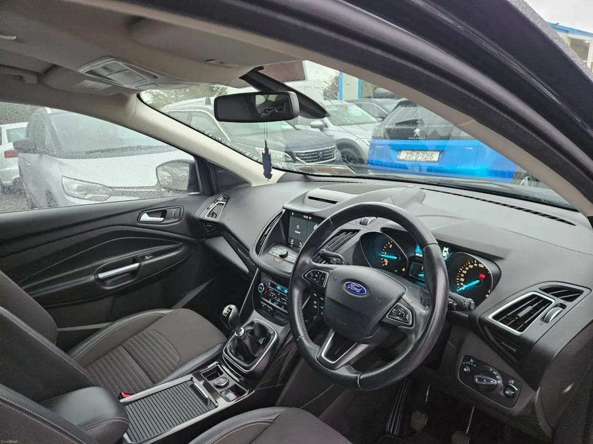Ford Kuga Titanium 1.5 TDCI 120PS FWD 4D - Image 4