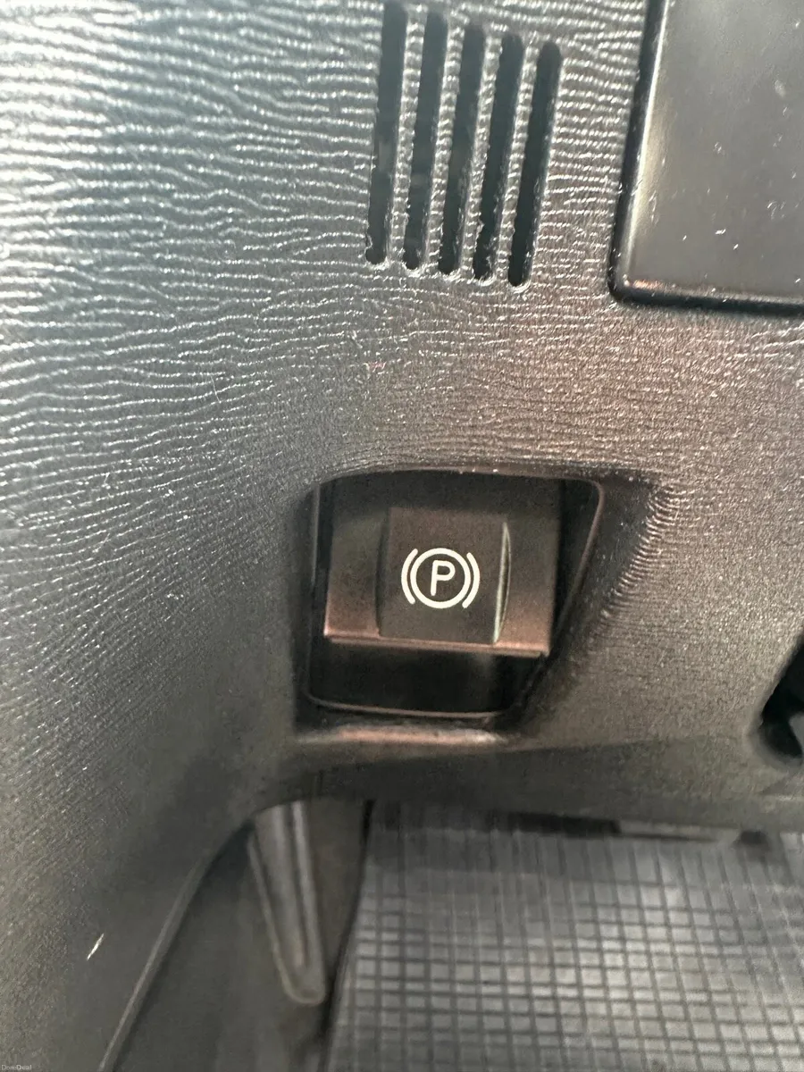 Toyota Avensis 2013 - Image 3