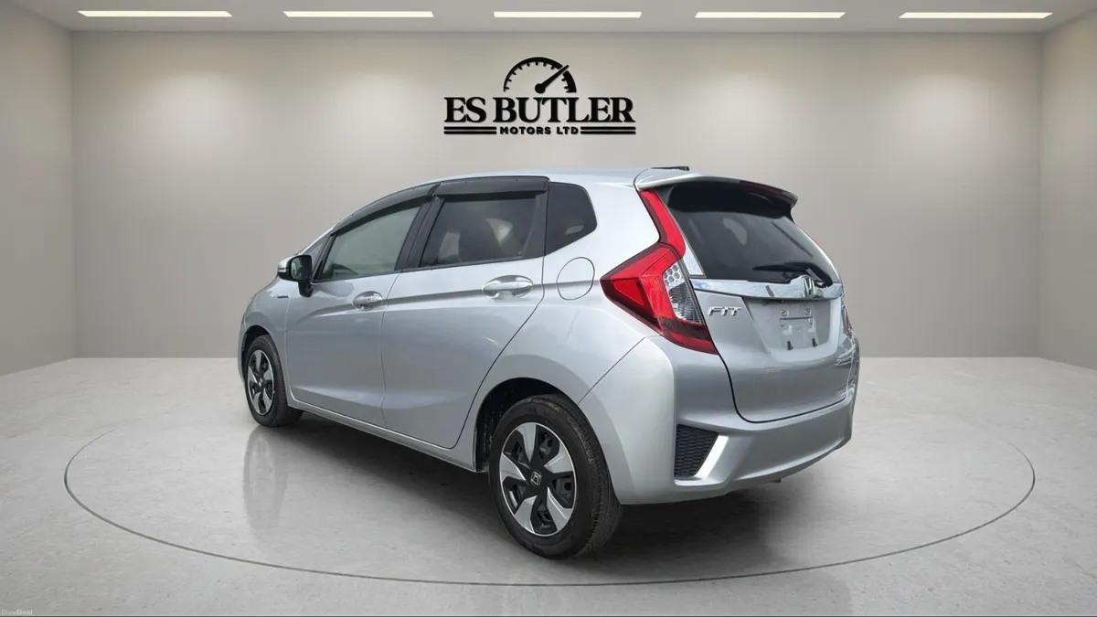 2016 Honda Fit 1.5L PETROL HYBRID AUTO LOW KMS - Image 3