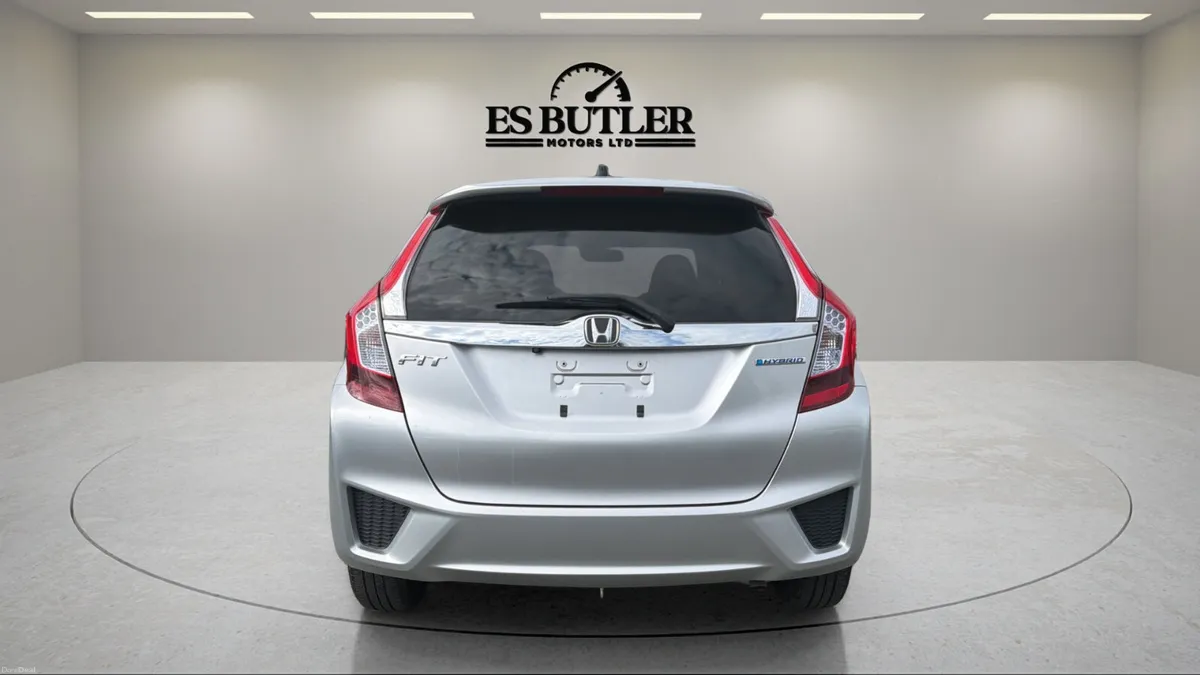 2016 Honda Fit 1.5L PETROL HYBRID AUTO LOW KMS - Image 4
