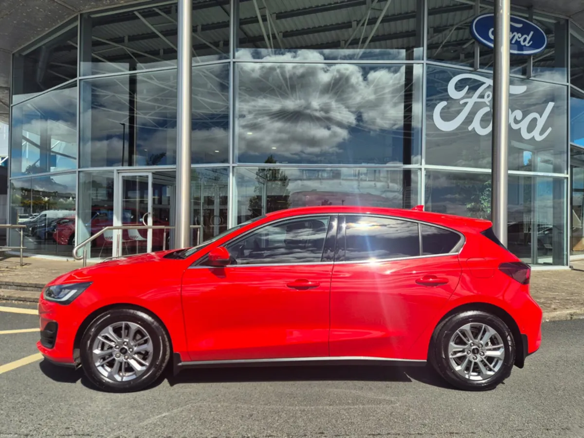 Ford Focus TITANIUM 5DR 1.0 125PS MHEV - Image 2