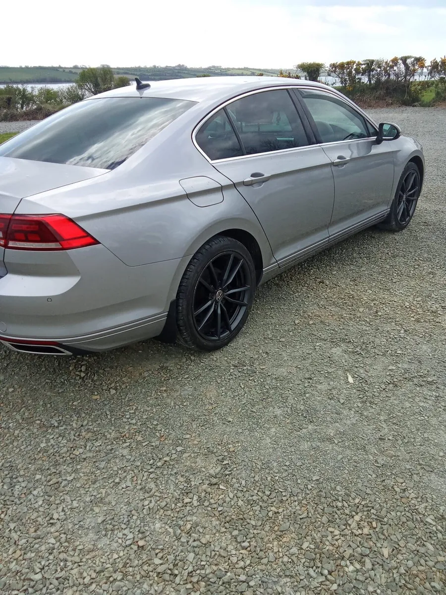 Volkswagen Passat - Image 3
