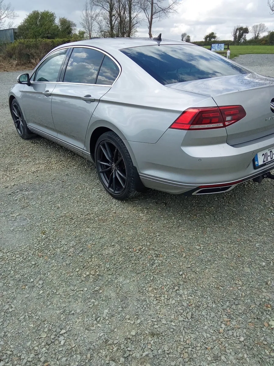 Volkswagen Passat - Image 4