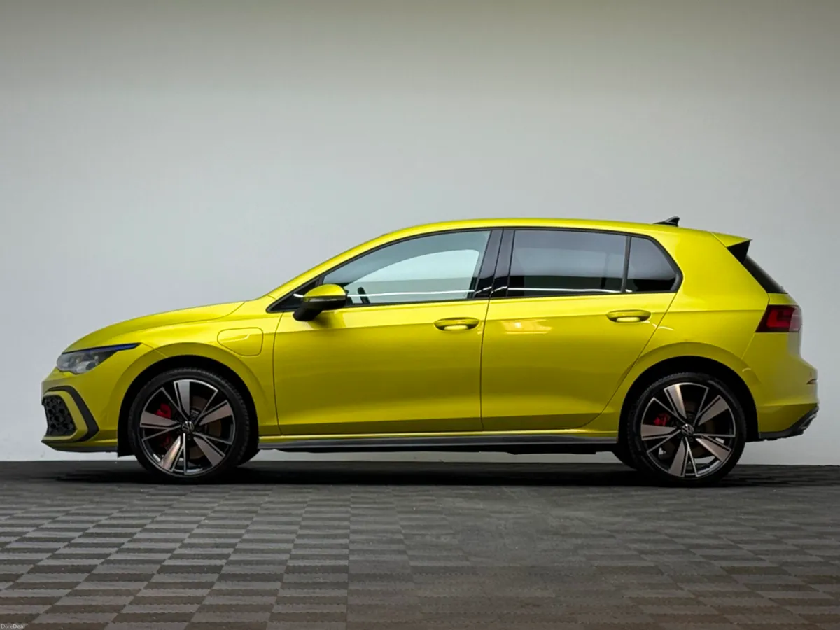 Volkswagen Golf GTE 1.4 TSI PHEV DSG - Image 4