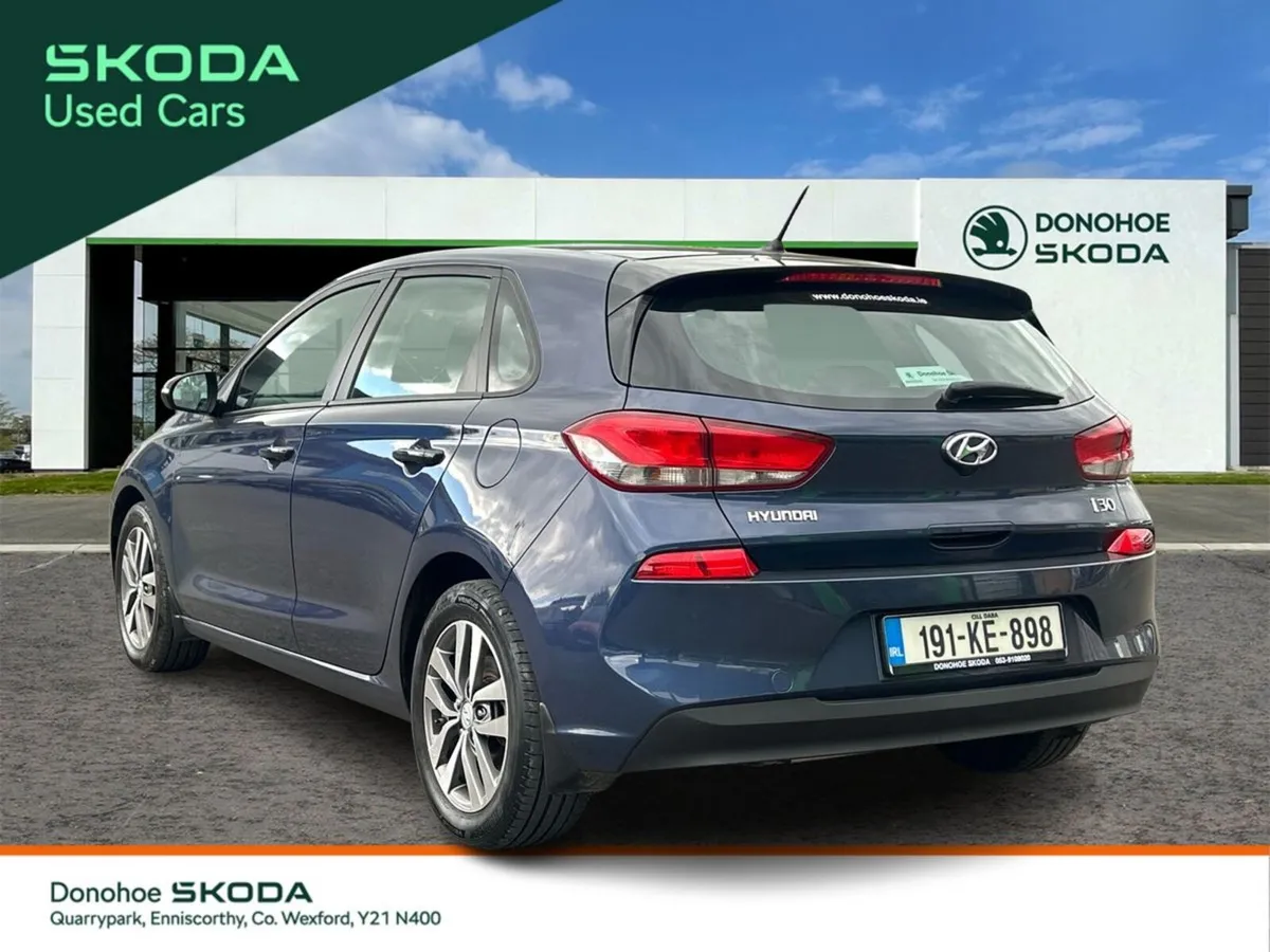 Hyundai i30 Petrol Deluxe 1.4 - Image 4