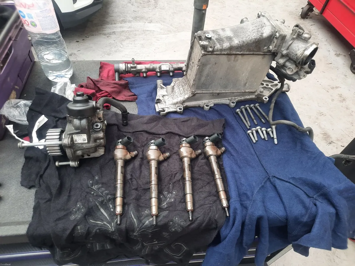 Volkswagen Golf 2013 1.6tdi CLHA Fuel System Parts - Image 2